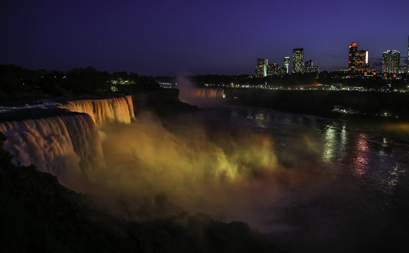 Magic Moments of the Mighty Niagara Falls (Night Photos, too)